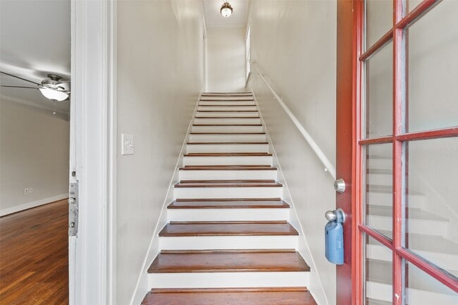 Building Photo - 1637 Castle Ct