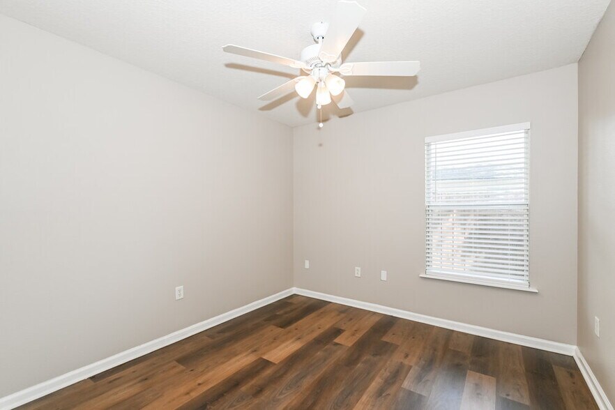 Building Photo - 1071 Collinswood Dr W