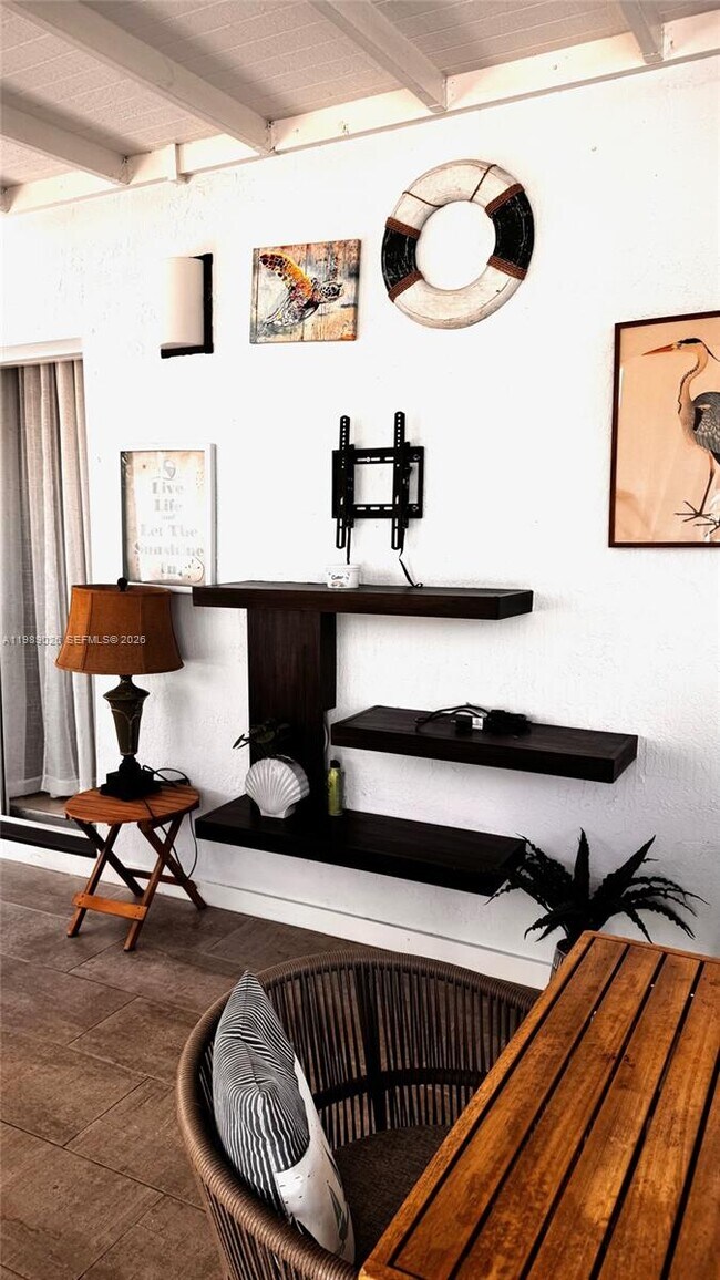 Building Photo - 365 NE 32nd Terrace