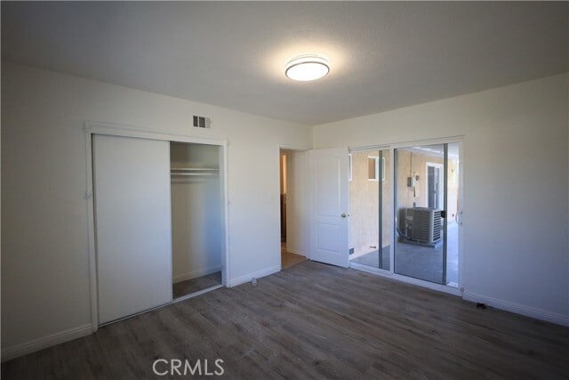 Building Photo - 1283 Essex Ave