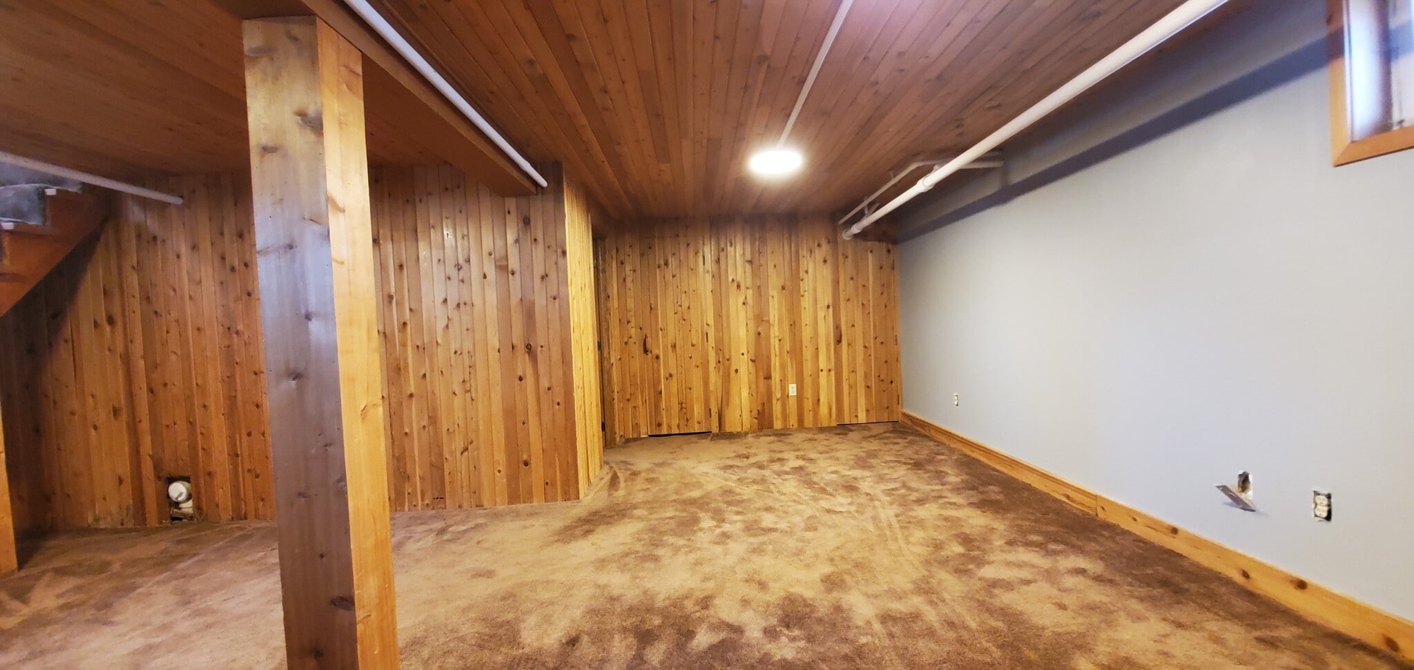 Building Photo - 332 E 5th St