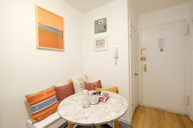 Building Photo - 1420 York Ave