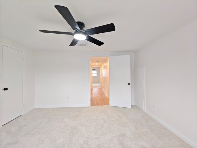 Building Photo - 4106 Clovernook Ln