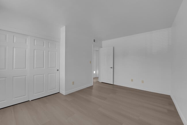Building Photo - 4921 Indian River Dr
