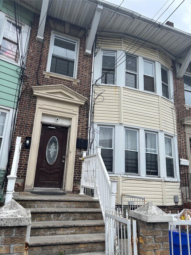 Building Photo - 10-59 McBride St