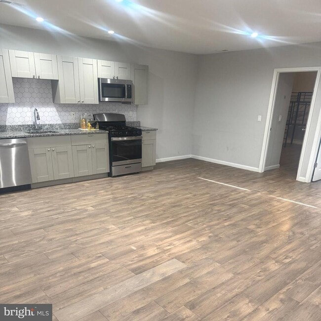 Building Photo - 609 Brunswick Ave