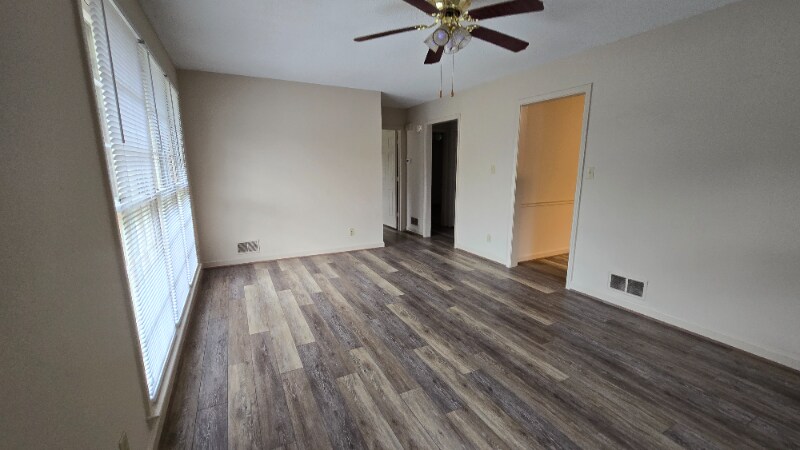 Building Photo - 105 Colebrook Ct