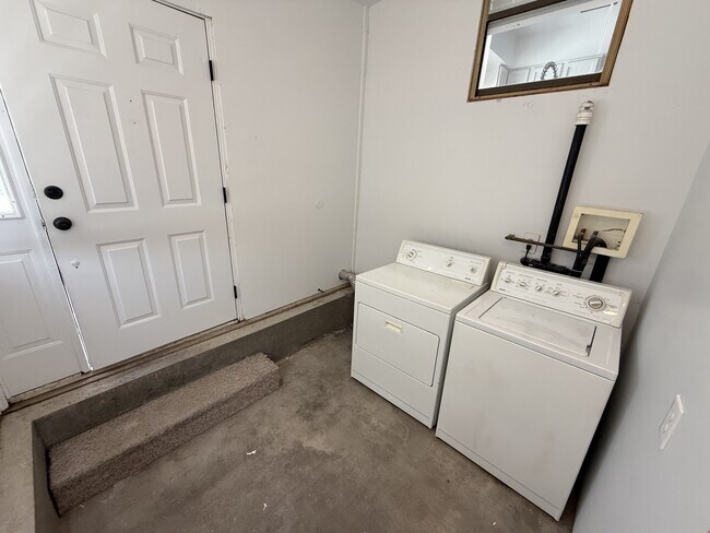 Building Photo - 310 Chimney Park Dr