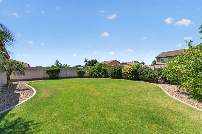 Building Photo - Spacious Gilbert Corner Lot Rental with 4 Bedrooms, Vaulted Ceilings & Private Backyard Retreat