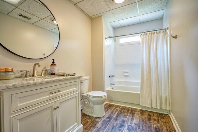 Building Photo - 958 Glenverness Dr