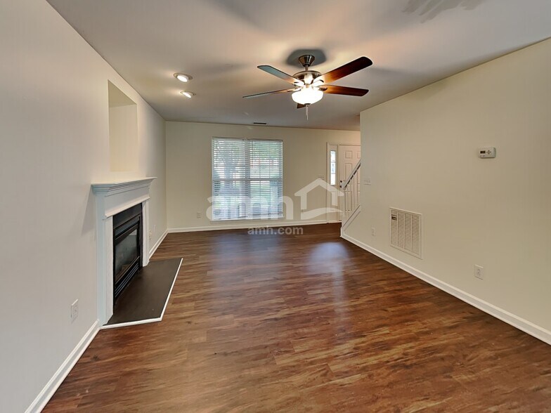 Building Photo - 1317 Charidge Ln