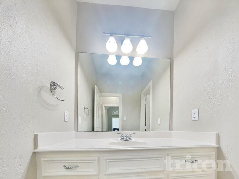 Building Photo - 6855 Tournament Dr