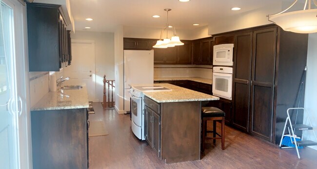 Building Photo - 8071 Emery Rd