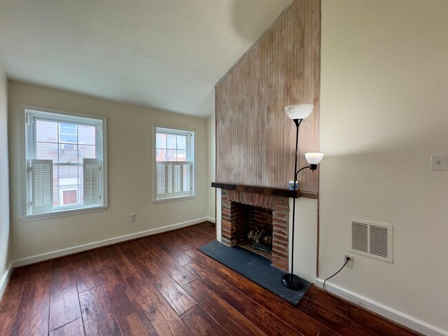 Building Photo - Charming 1 Bedroom/1 Bathroom Townhome w/ Den in Federal Hill, MD!
