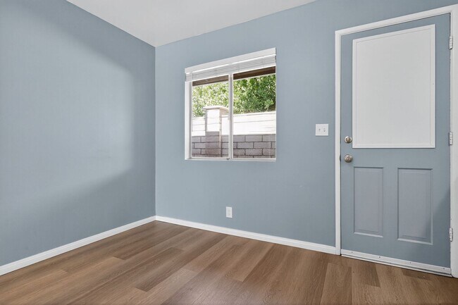 Building Photo - 44440 Acacia Dr