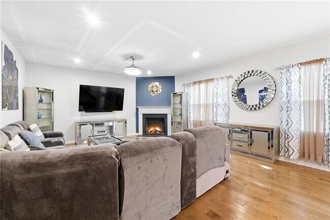 Building Photo - 45 Woodford Dr