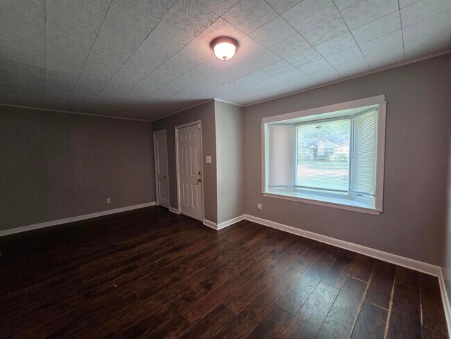 Building Photo - 3447 Dunn Ave