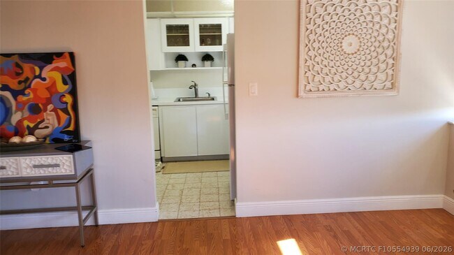 Building Photo - 1400 St Charles Pl