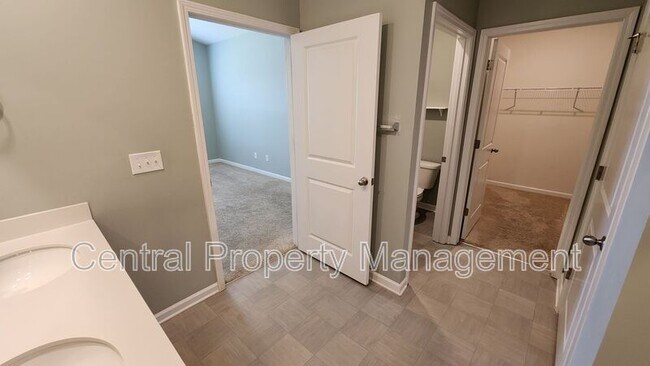 Building Photo - 731 Liberty Walk Ln