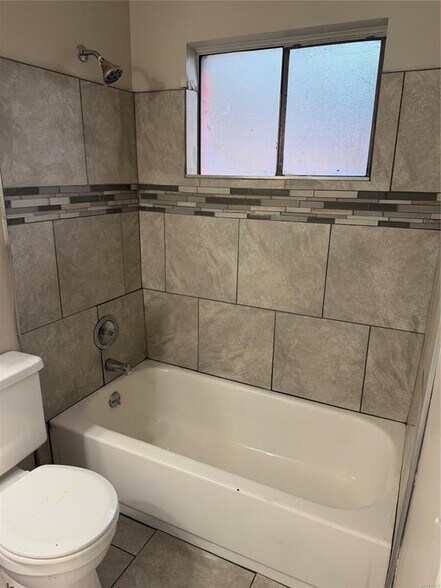 Building Photo - 760 N Burbank Dr