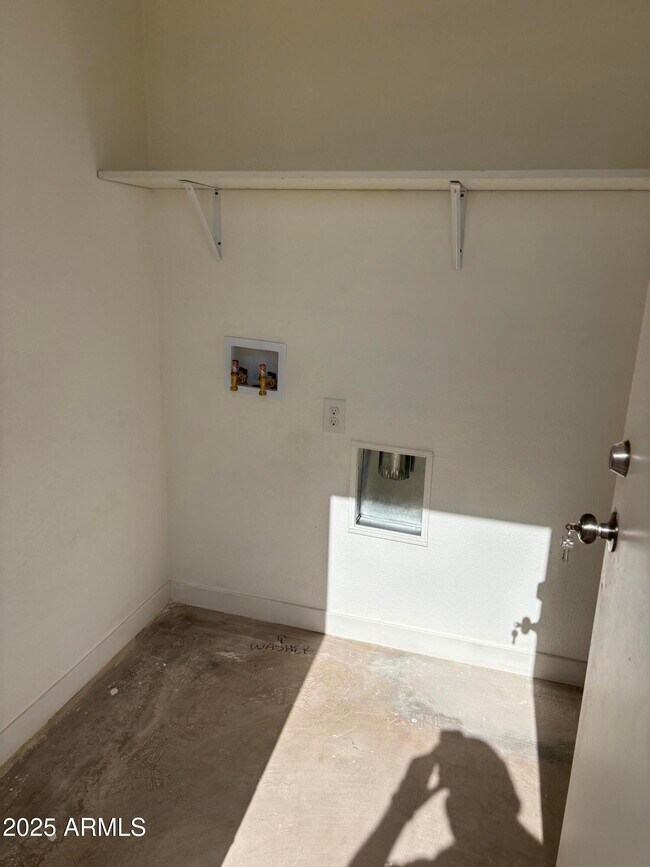 Building Photo - 2618 E Sandra Terrace