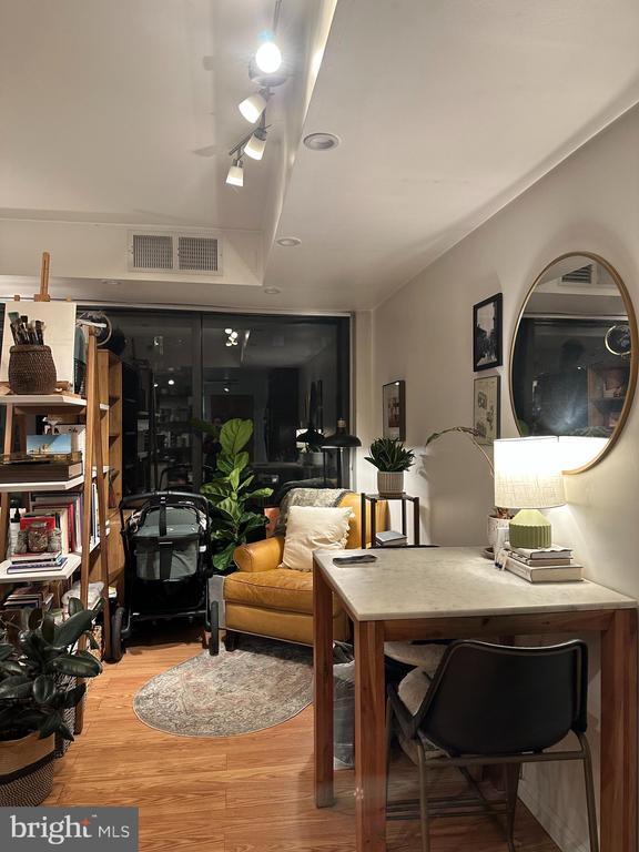 Building Photo - 1530 Key Blvd