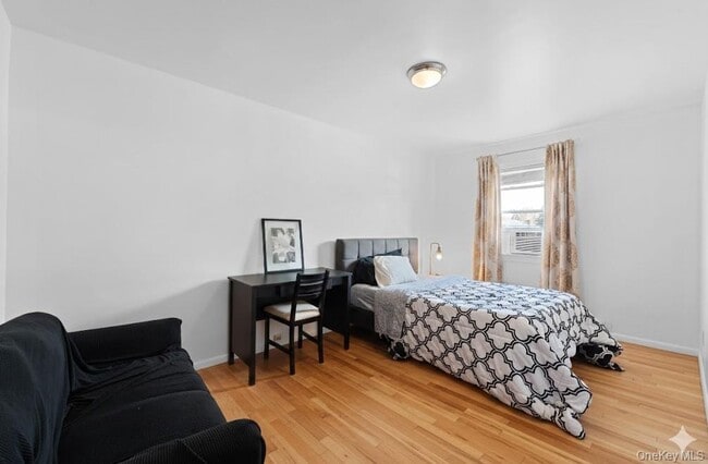 Building Photo - 46 Crown St