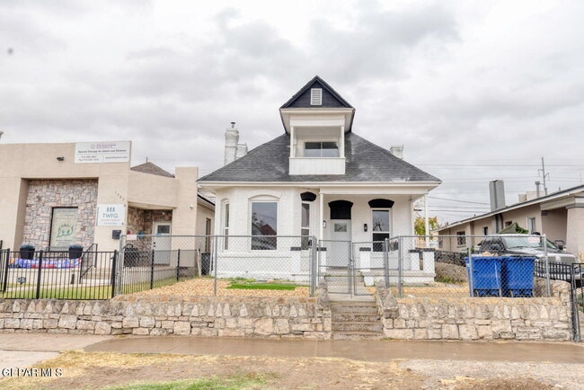 Primary Photo - "Charming 2-Bedroom Duplex Retreat on Wyom...
