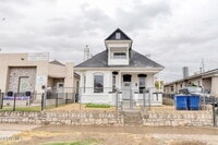 Building Photo - "Charming 2-Bedroom Duplex Retreat on Wyom...