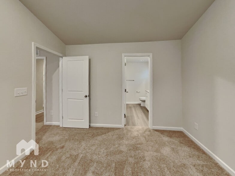 Building Photo - 283 New Villas St