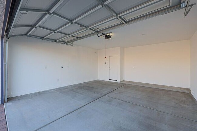 Building Photo - Brand New 5 Bedroom 2.5 Bath Home!