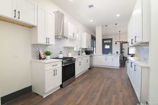 Building Photo - 207 Loretta Pl