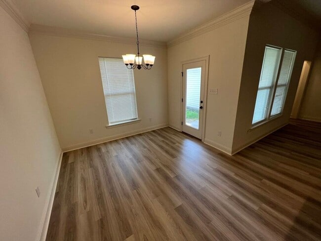Building Photo - Trendy, 3 bedroom, 2 bath home in coveted Kenilworth Crossing Community near LSU