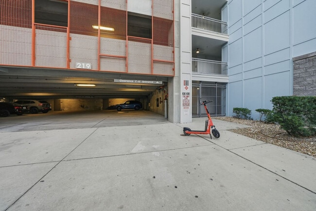 Building Photo - 1702 W Cleveland St