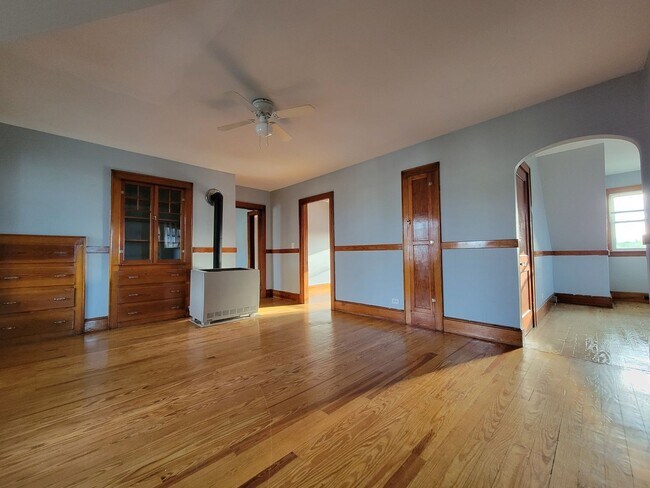 Building Photo - 402 Hevey St