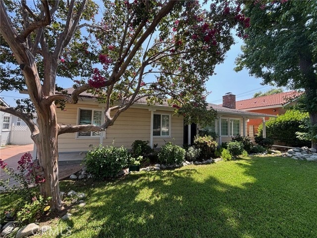 Building Photo - 2758 Paloma St