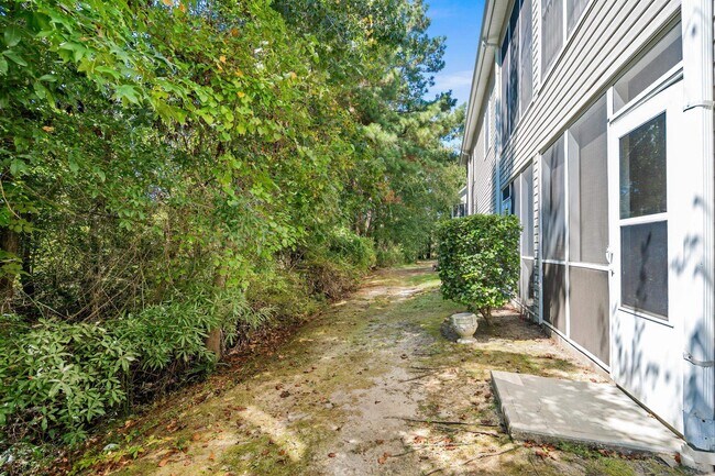 Building Photo - 120 Lazy Willow Ln
