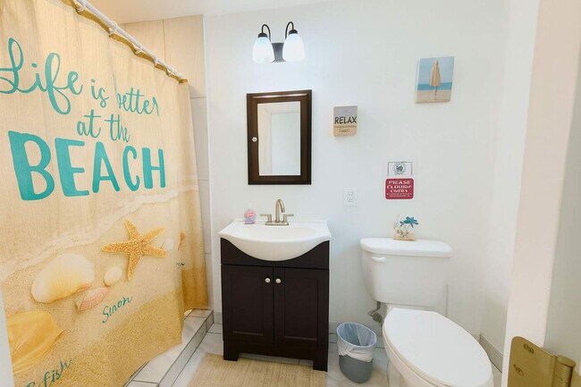 Building Photo - 324 Van Buren St