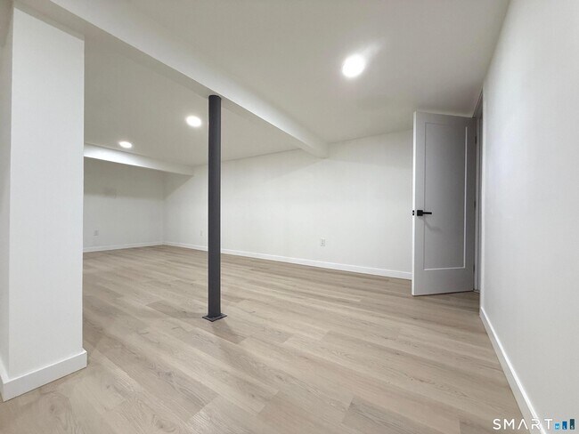 Building Photo - 275 Dayton Rd