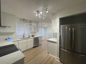 Building Photo - 2866 Glen Echo Dr