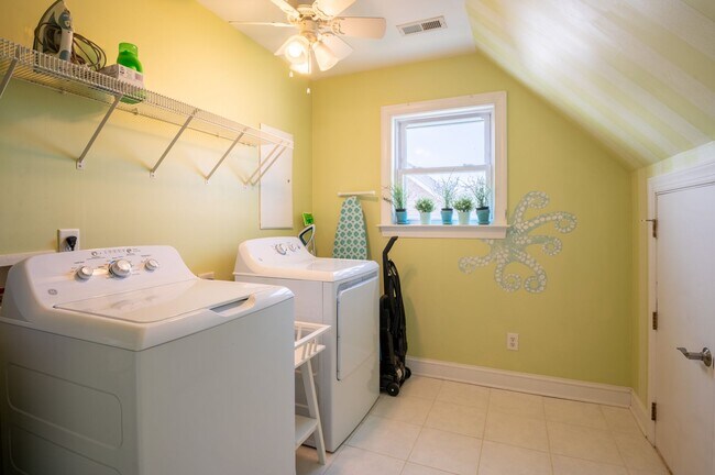 Building Photo - PERFECT SINGLE FAMILY OFF-SEASON MONTHLY R...