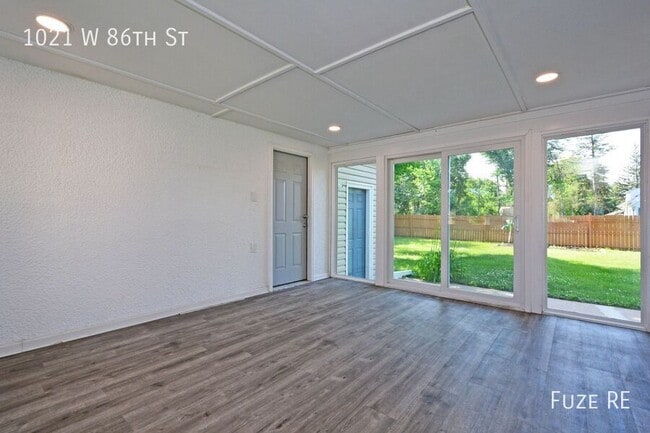 Building Photo - 1021 W 86th St