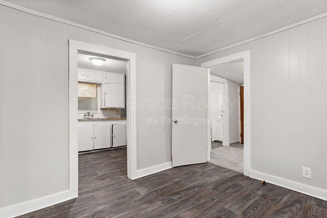 Building Photo - 515 E Lee St