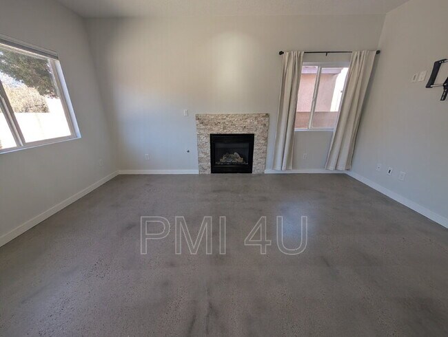 Building Photo - 7105 Casa Elena Dr NE