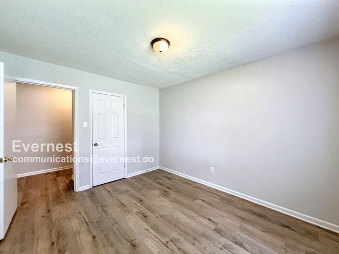 Building Photo - 5697 Tulip Tree Dr