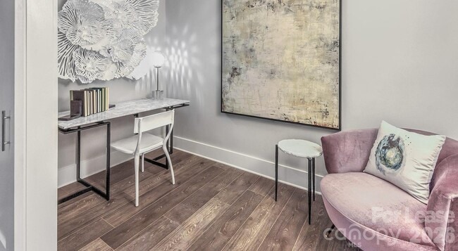 Building Photo - 2426 Vail Ave