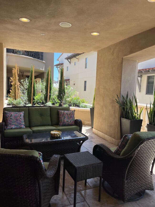 Building Photo - Luxury Coronado Condo in Regatta Bay