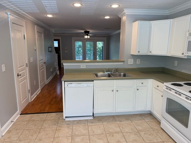 Building Photo - Knoxville 37920 - Two Bedroom, 2.5 Bath Townhome in The Woodlands of Knoxville - Ideal Student Li...
