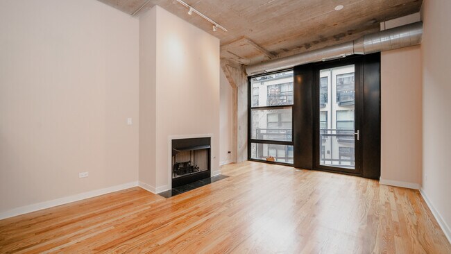 Building Photo - 1150 W 15th St