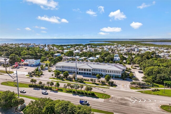 Building Photo - 945 Plantation Rd